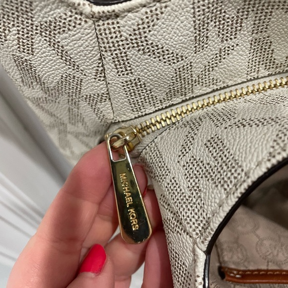EUC Michael Kors bag - Picture 4 of 6